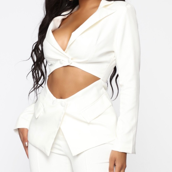 Jackets & Blazers - BEAUTIFUL IVORY CUT OUT BLAZER  M NWOT